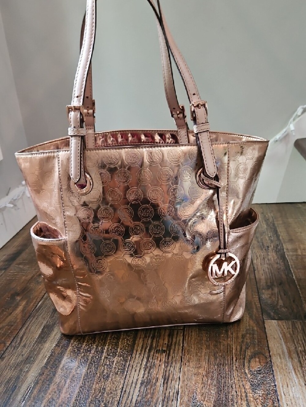 Michael Kors Metallic Rose Gold Tote with Matching Wallet - Picture 2 of 16